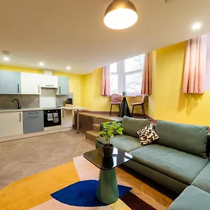 Aaron Wise - 51 Fitzhamon Apartment Cardiff